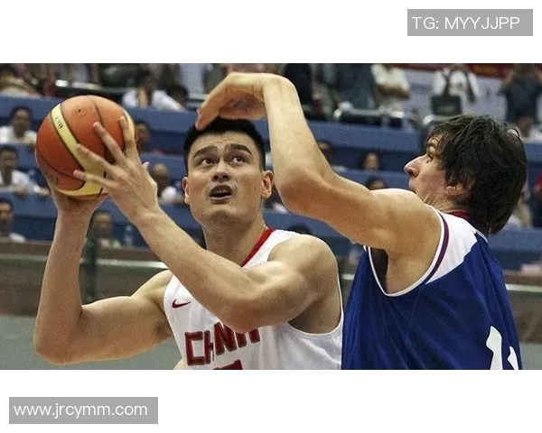 科尔回忆姚明在NBA的影响力与传奇地位的深刻见解