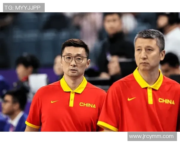 篮网队主帅因不满裁判吹罚遭禁赛，球迷怒火中烧